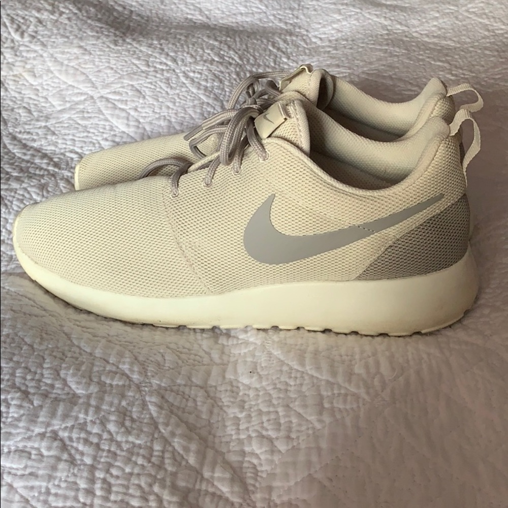 Nike Roshe Sneaked